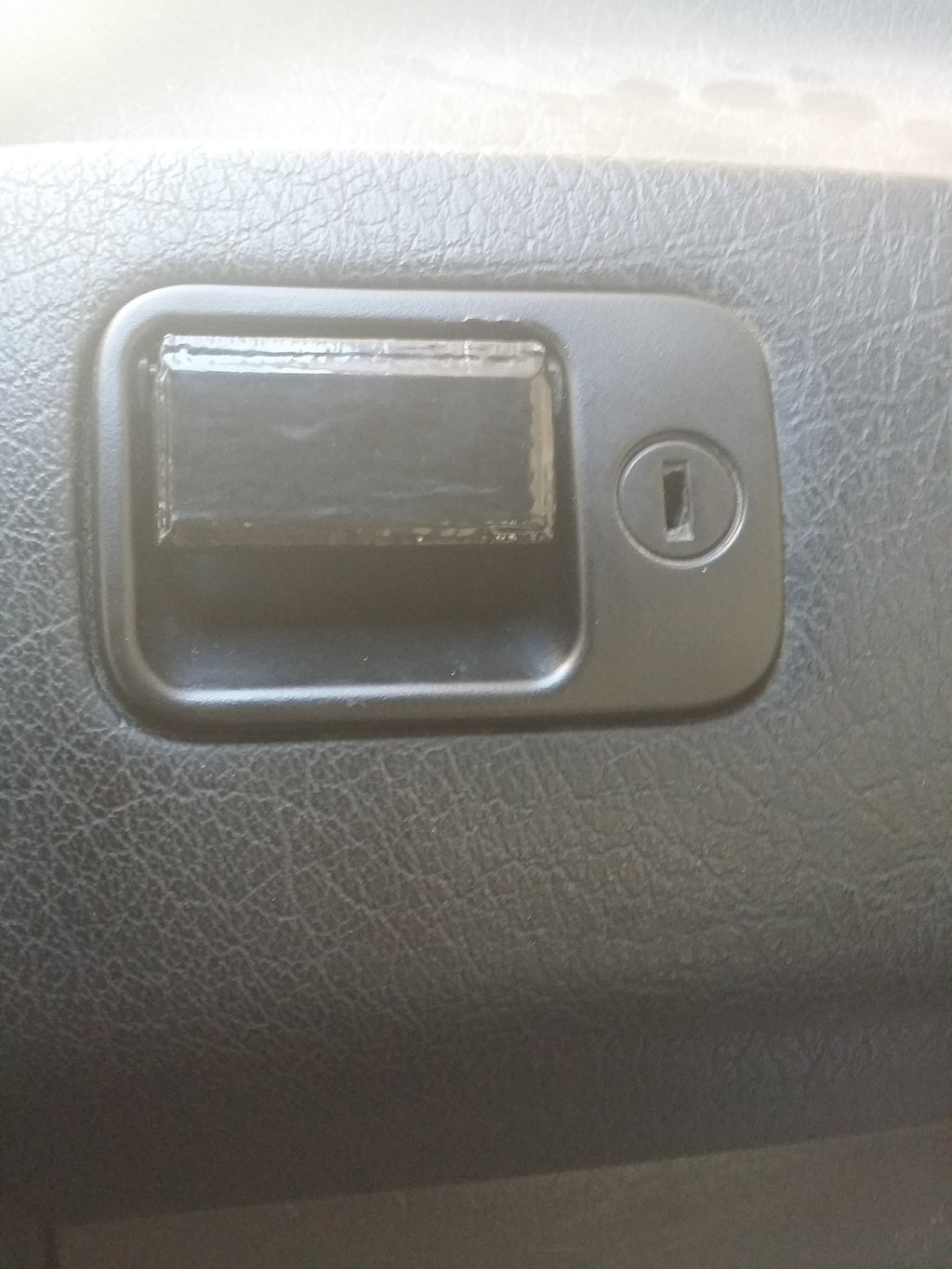 1993-1997 Volkswagen Glove Box Handle Replacement