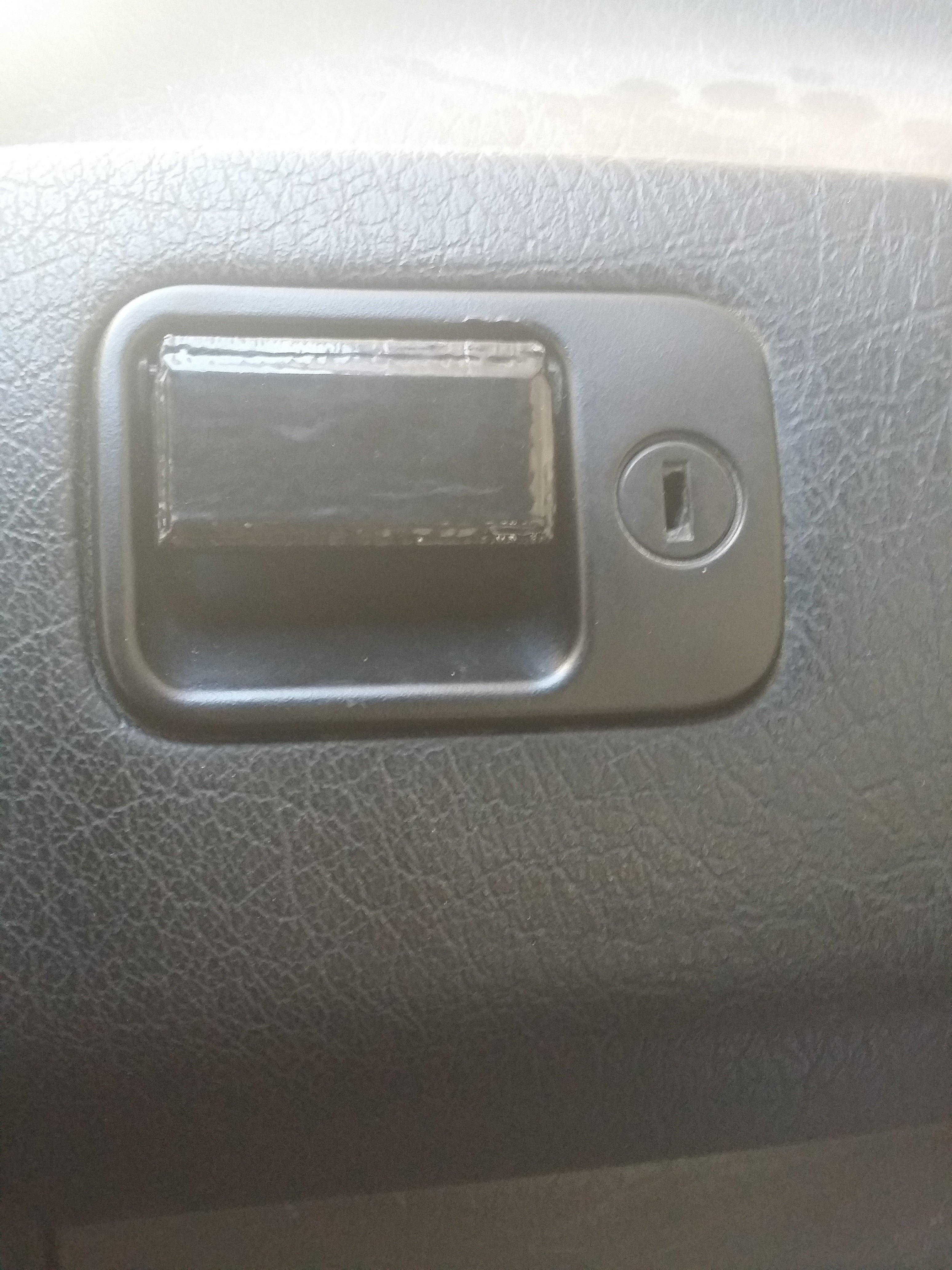 1993-1997 Volkswagen Glove Box Handle Replacement